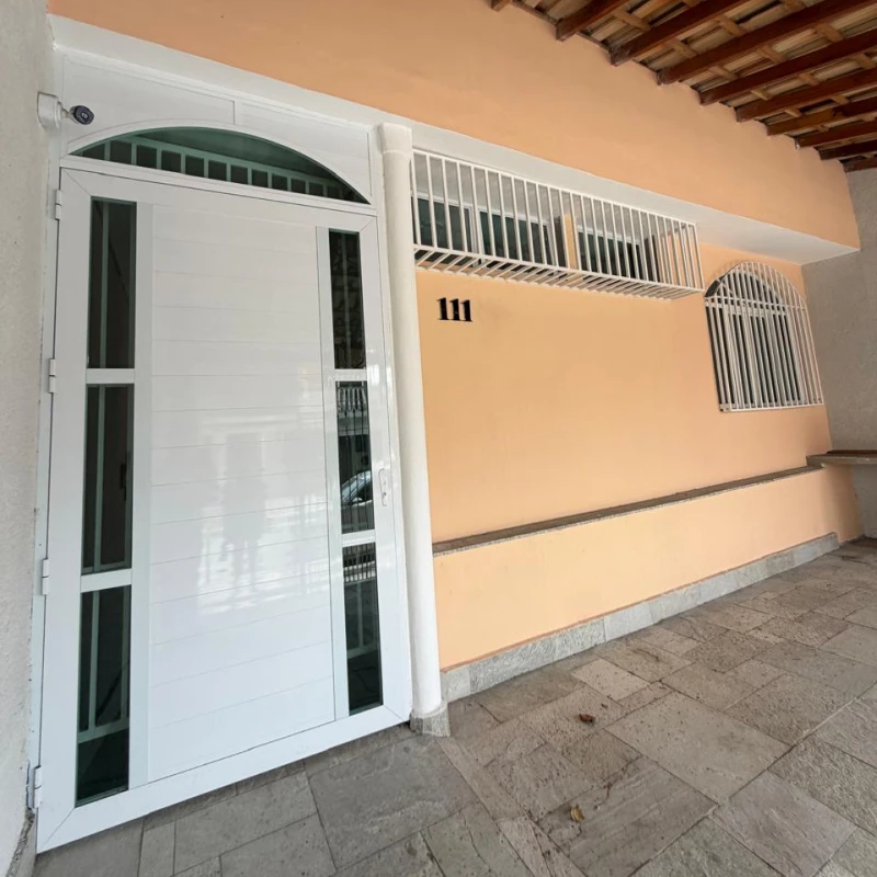 Fachada da casa do grupo